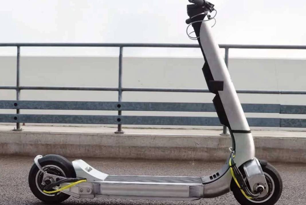 Saatte 160 Km ile uçuyor! Dünyanın en hızlı scooter’ı tanıtıldı! 1